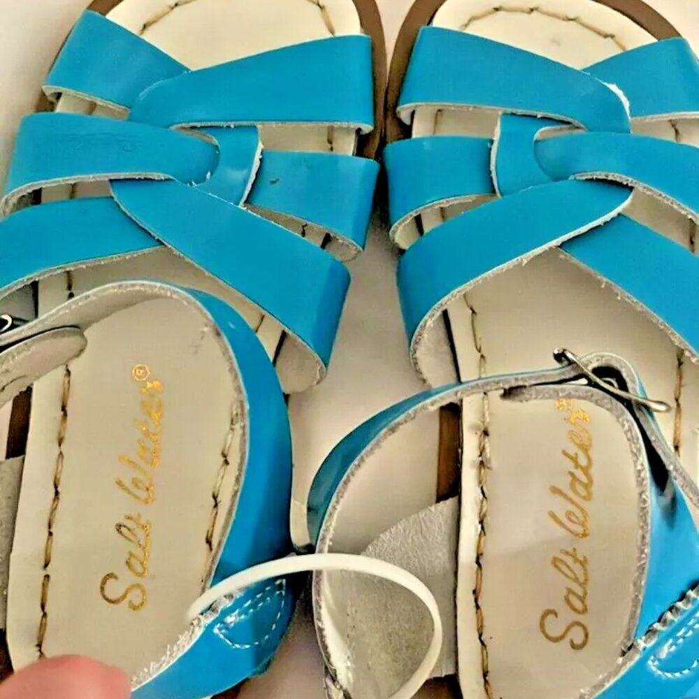 Salt Water Sandals Original Patent Leather Turquoise Little girl Size US 9